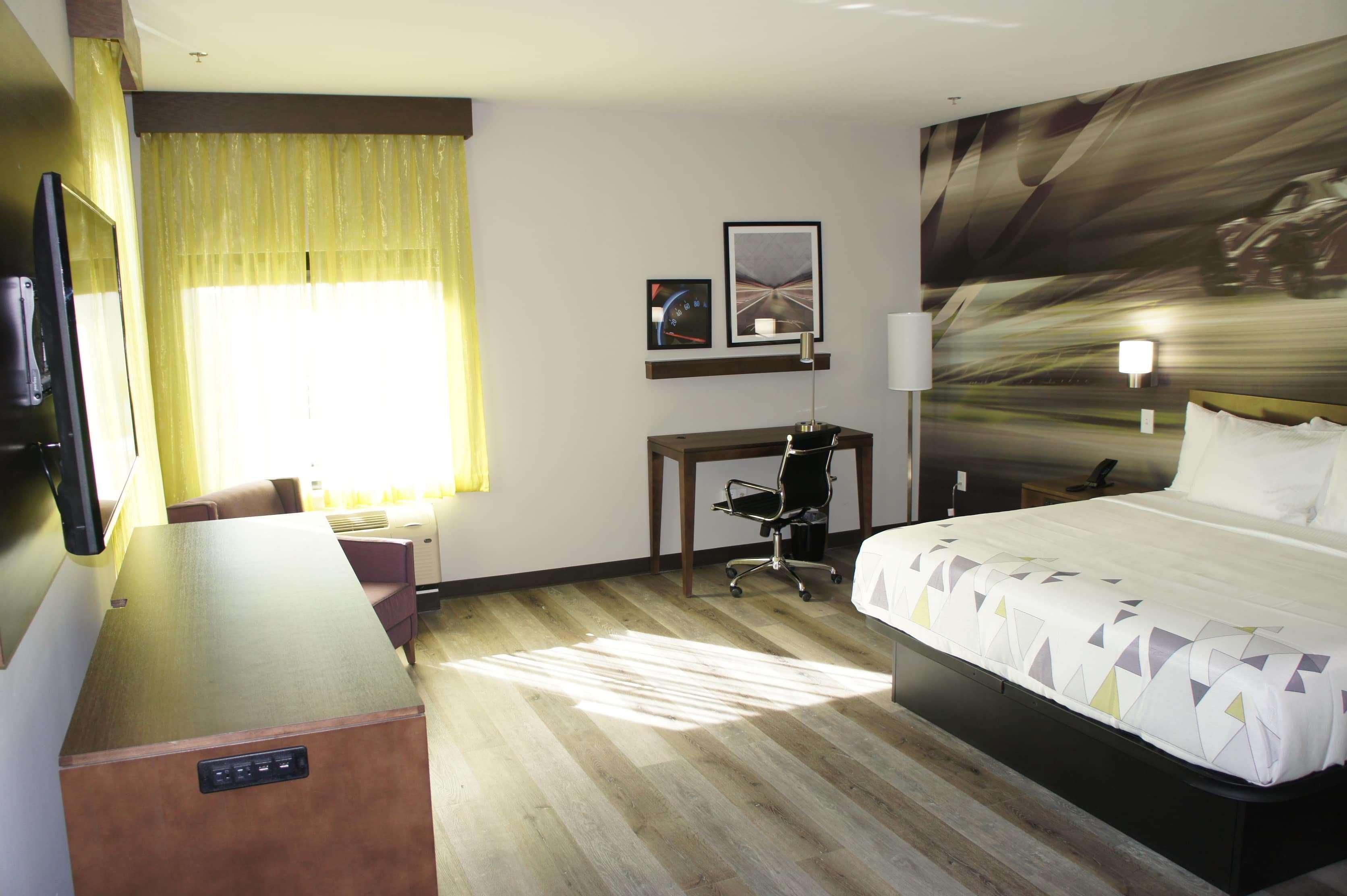 La Quinta Inn & Suites By Wyndham Браселтон Экстерьер фото